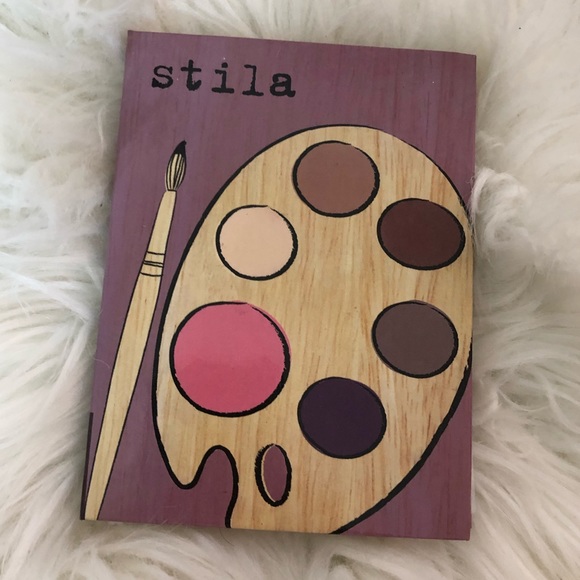 Stila Cosmetics - Picture 1 of 2